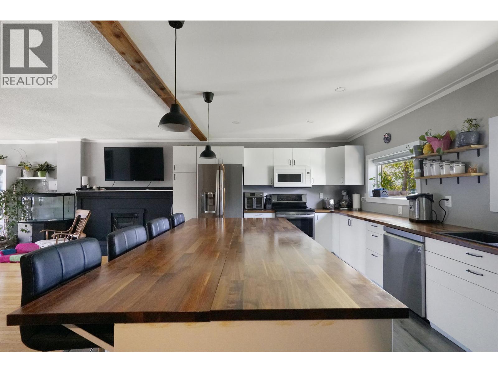 33 Wohler Street, Kitimat, British Columbia  V8C 1H7 - Photo 3 - R3121404