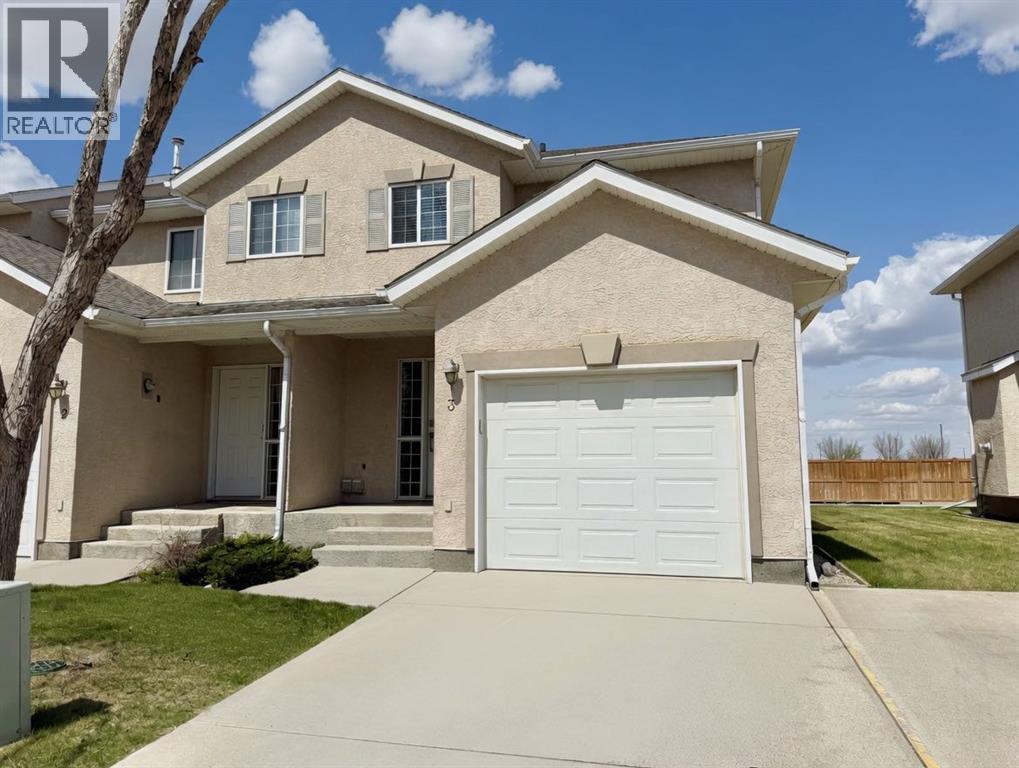3, 545 Highlands Boulevard W, Lethbridge, Alberta
