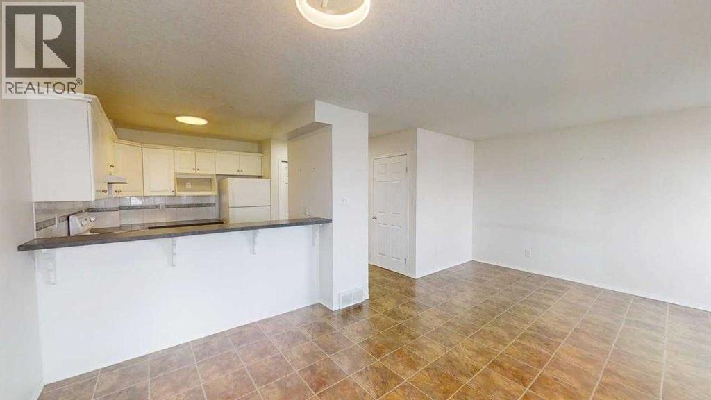 3, 545 Highlands Boulevard W, Lethbridge, Alberta  T1J 4V2 - Photo 6 - A2309592
