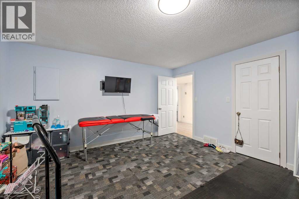 1305 10 Avenue Se, High River, Alberta  T0L 1B0 - Photo 35 - A2307399