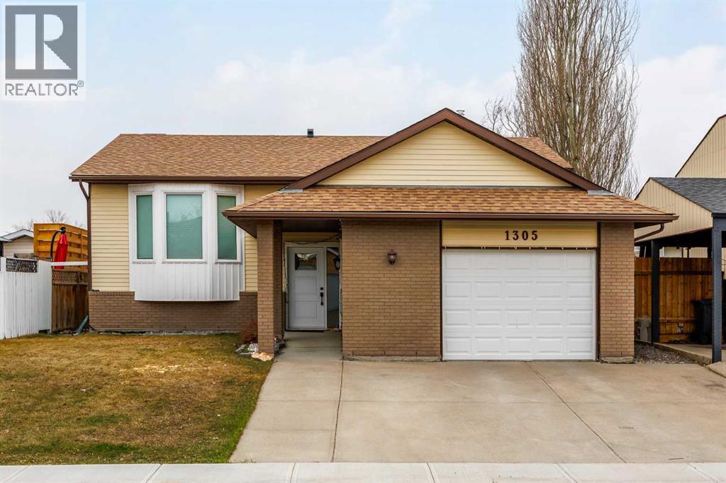 1305 10 Avenue SE, High River, Alberta