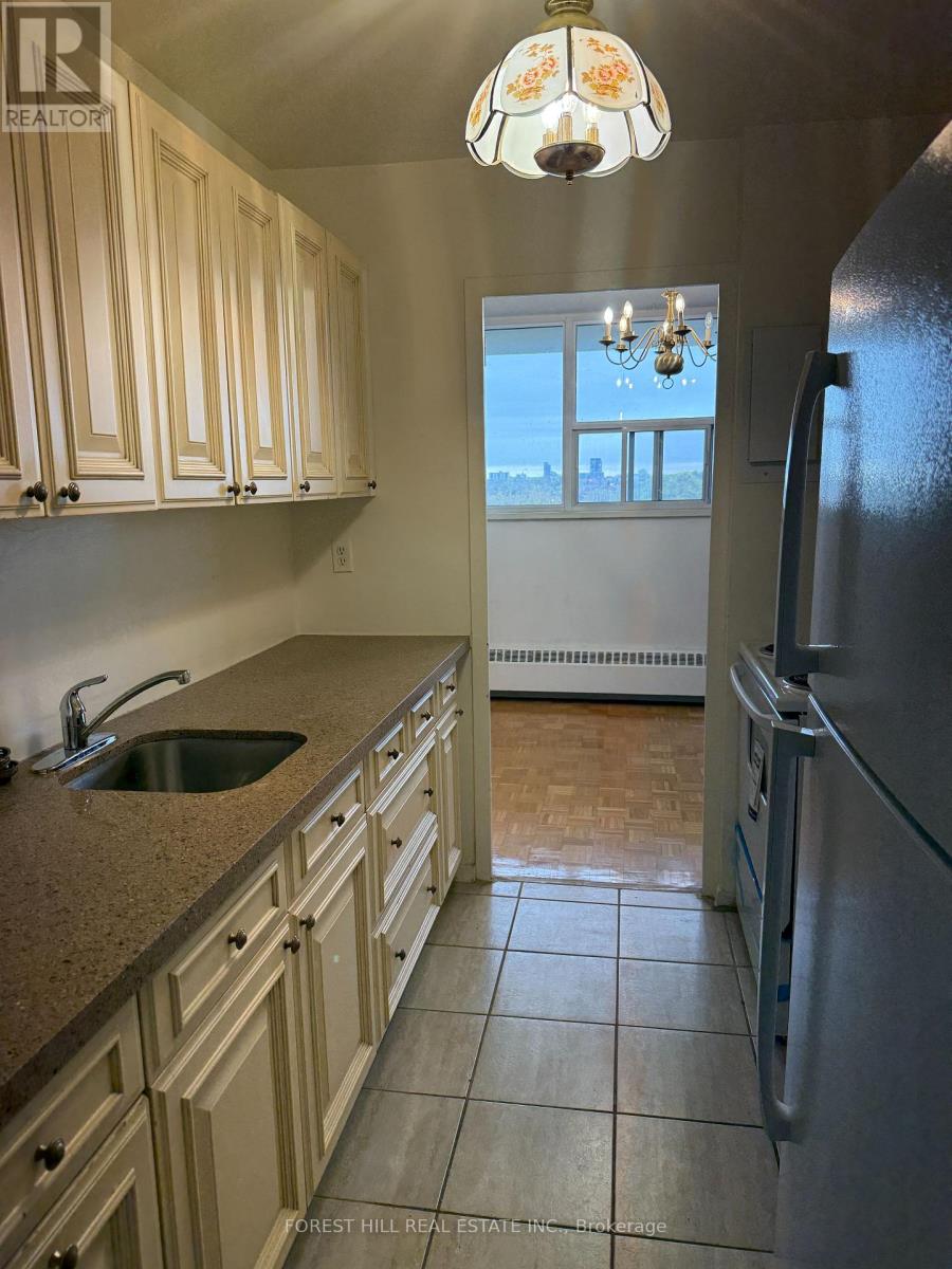 902 - 161 Oakwood Avenue, Toronto, Ontario  M6E 2V2 - Photo 3 - C13105066