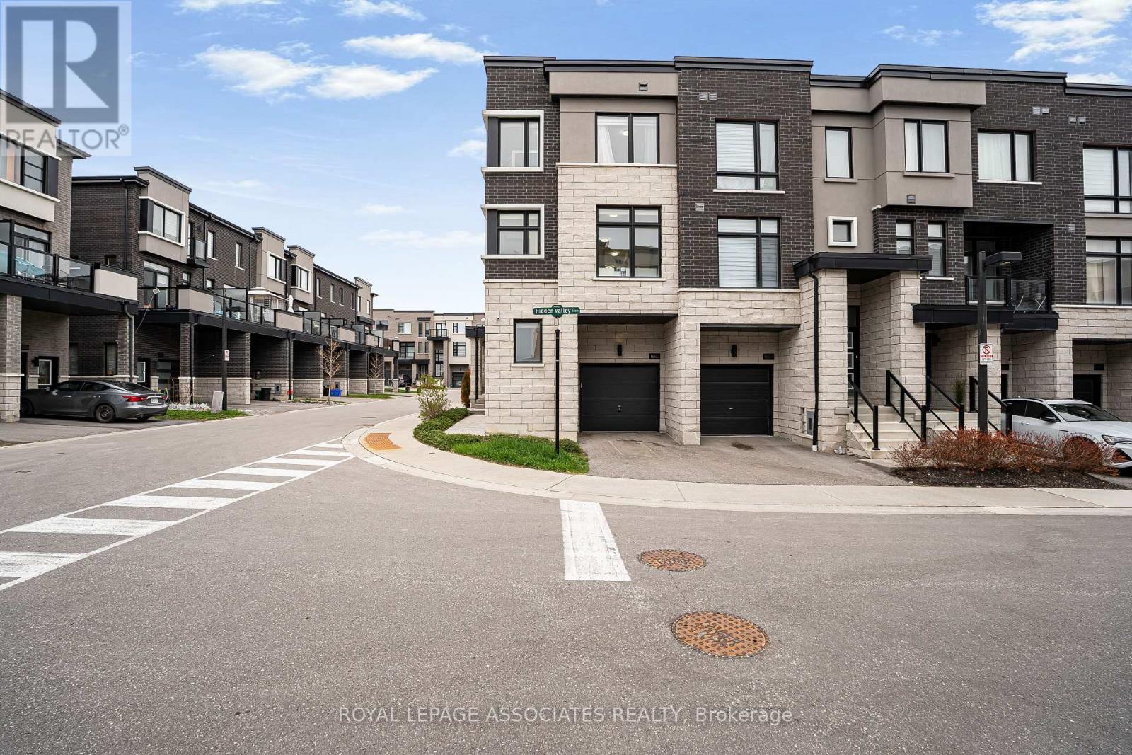 1662 Hidden Valley Glen, Pickering, Ontario  L1X 0H7 - Photo 3 - E13104932