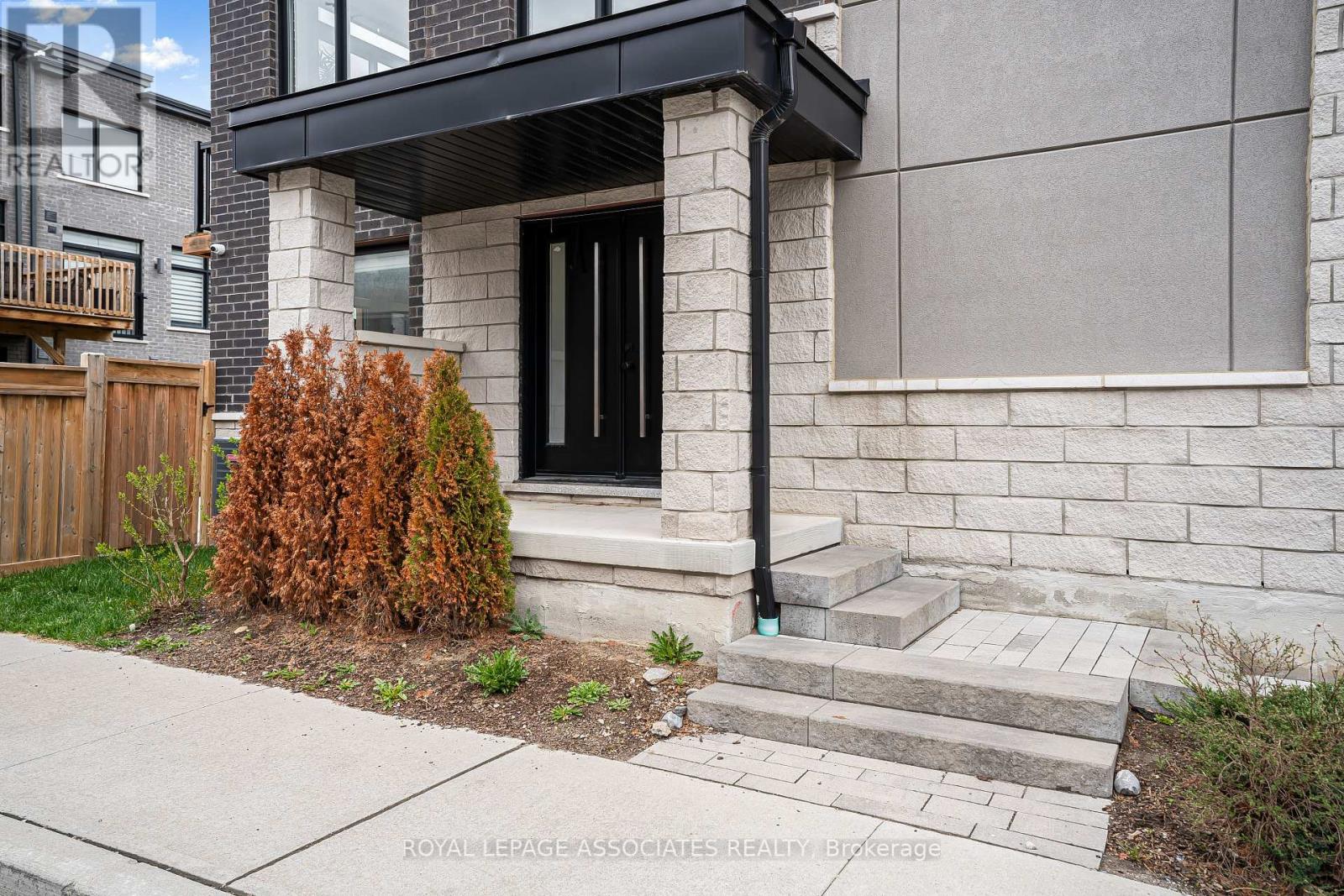 1662 Hidden Valley Glen, Pickering, Ontario  L1X 0H7 - Photo 4 - E13104932