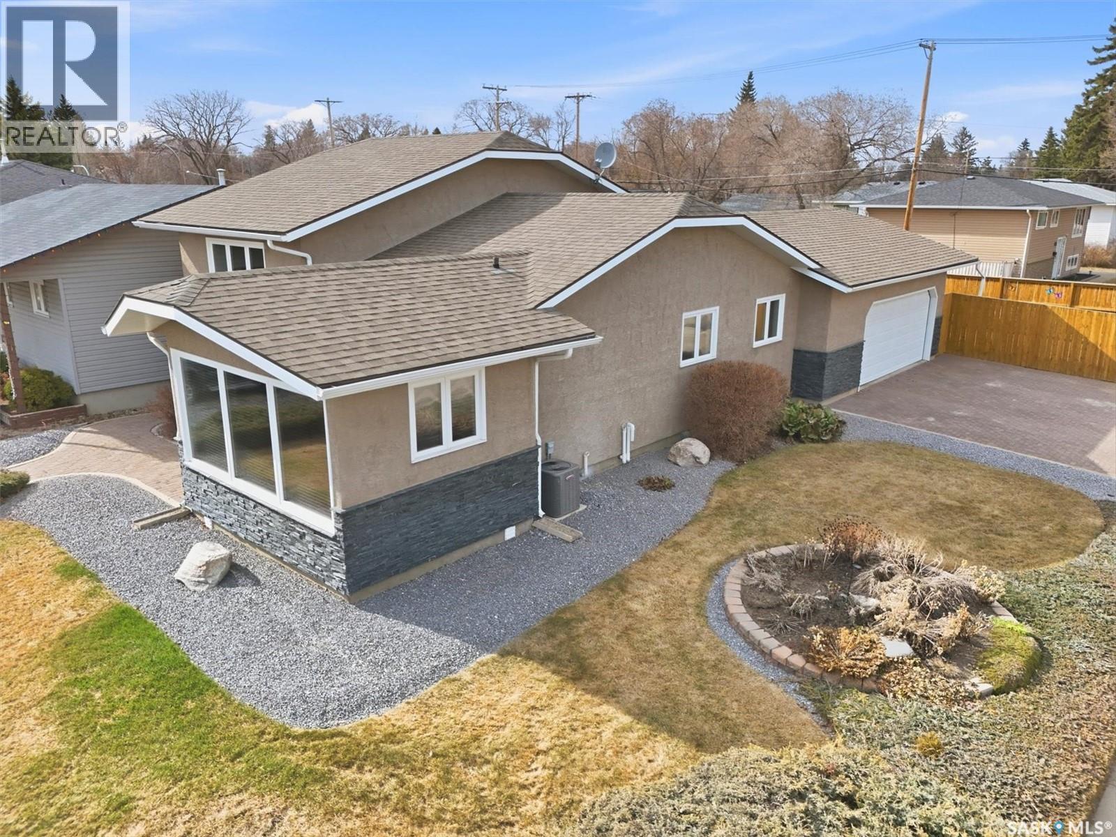 3402 Calder Crescent, Saskatoon, Saskatchewan  S7J 4W6 - Photo 2 - SK035456