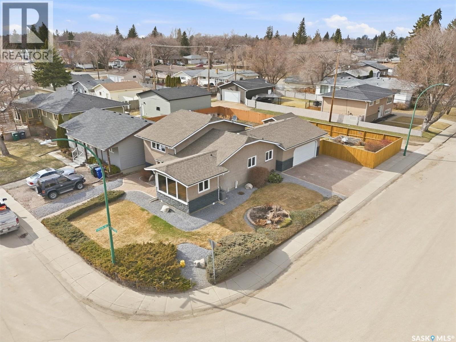 3402 Calder Crescent, Saskatoon, Saskatchewan  S7J 4W6 - Photo 4 - SK035456