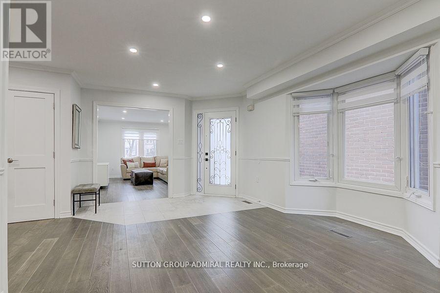 160 Gailcrest Circle, Vaughan (Crestwood-Springfarm-Yorkhill), Ontario  L4J 5W1 - Photo 4 - N13104964