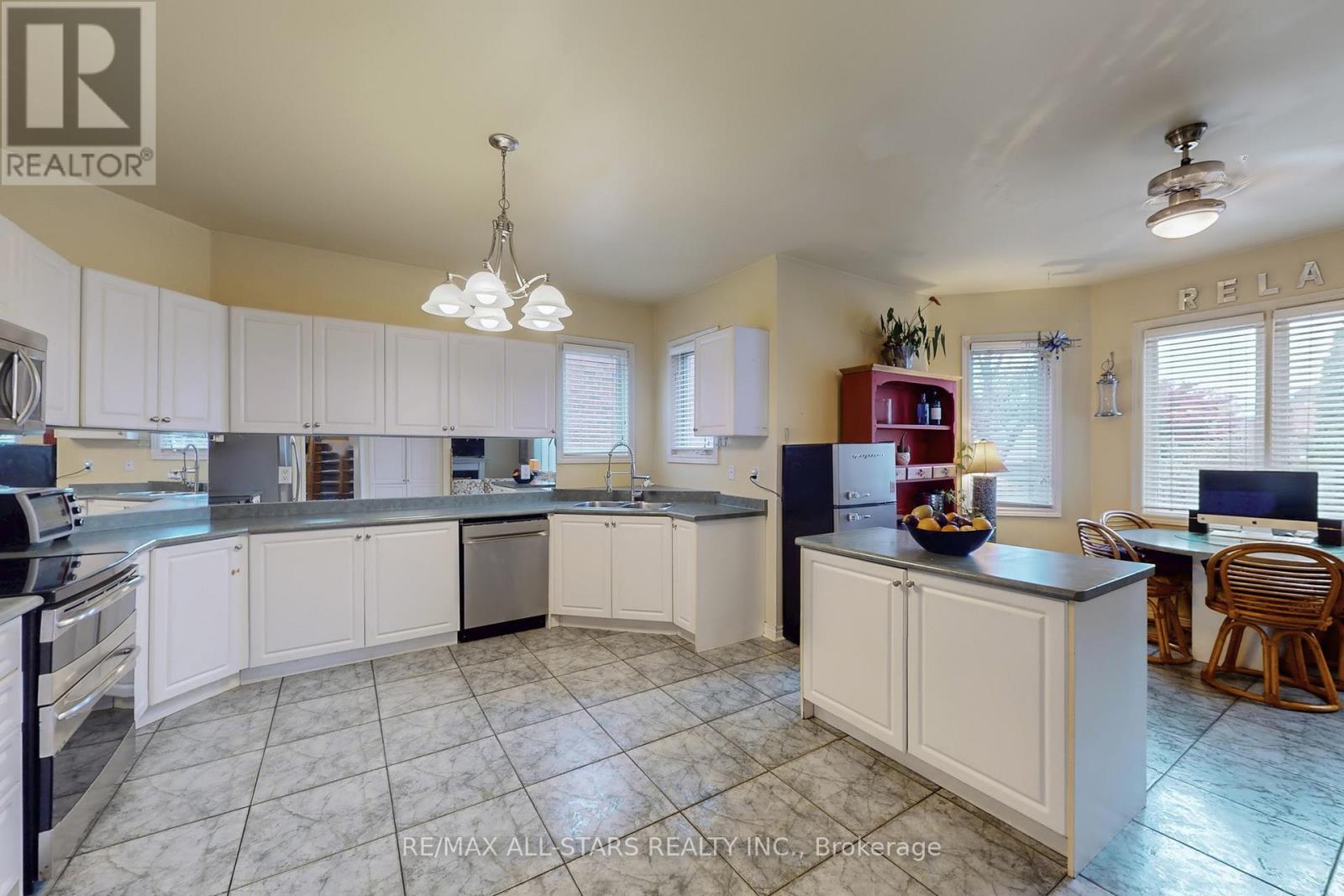 54 Bretton Circle, Markham, Ontario  L3S 3R1 - Photo 10 - N13104988