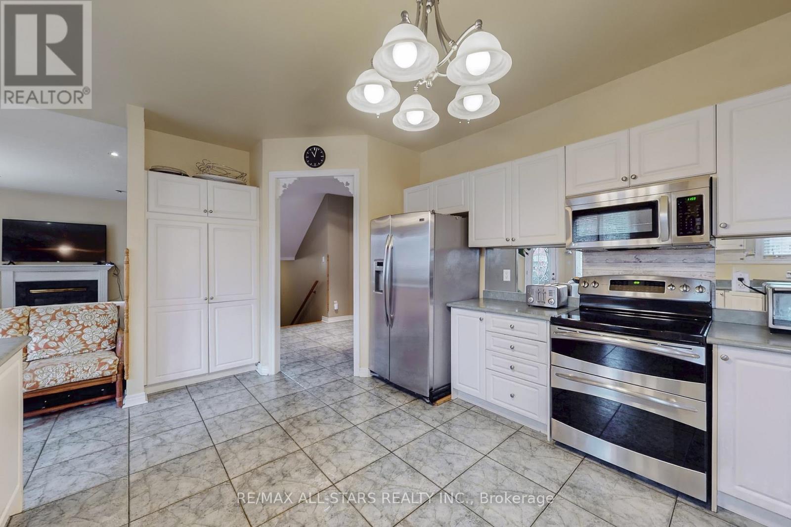 54 Bretton Circle, Markham, Ontario  L3S 3R1 - Photo 11 - N13104988
