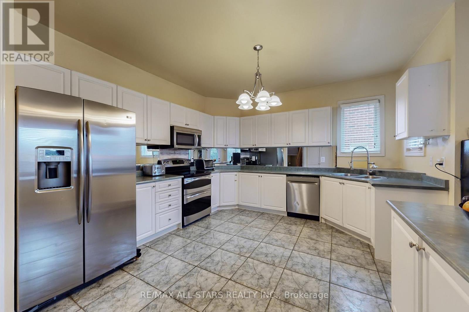 54 Bretton Circle, Markham, Ontario  L3S 3R1 - Photo 9 - N13104988