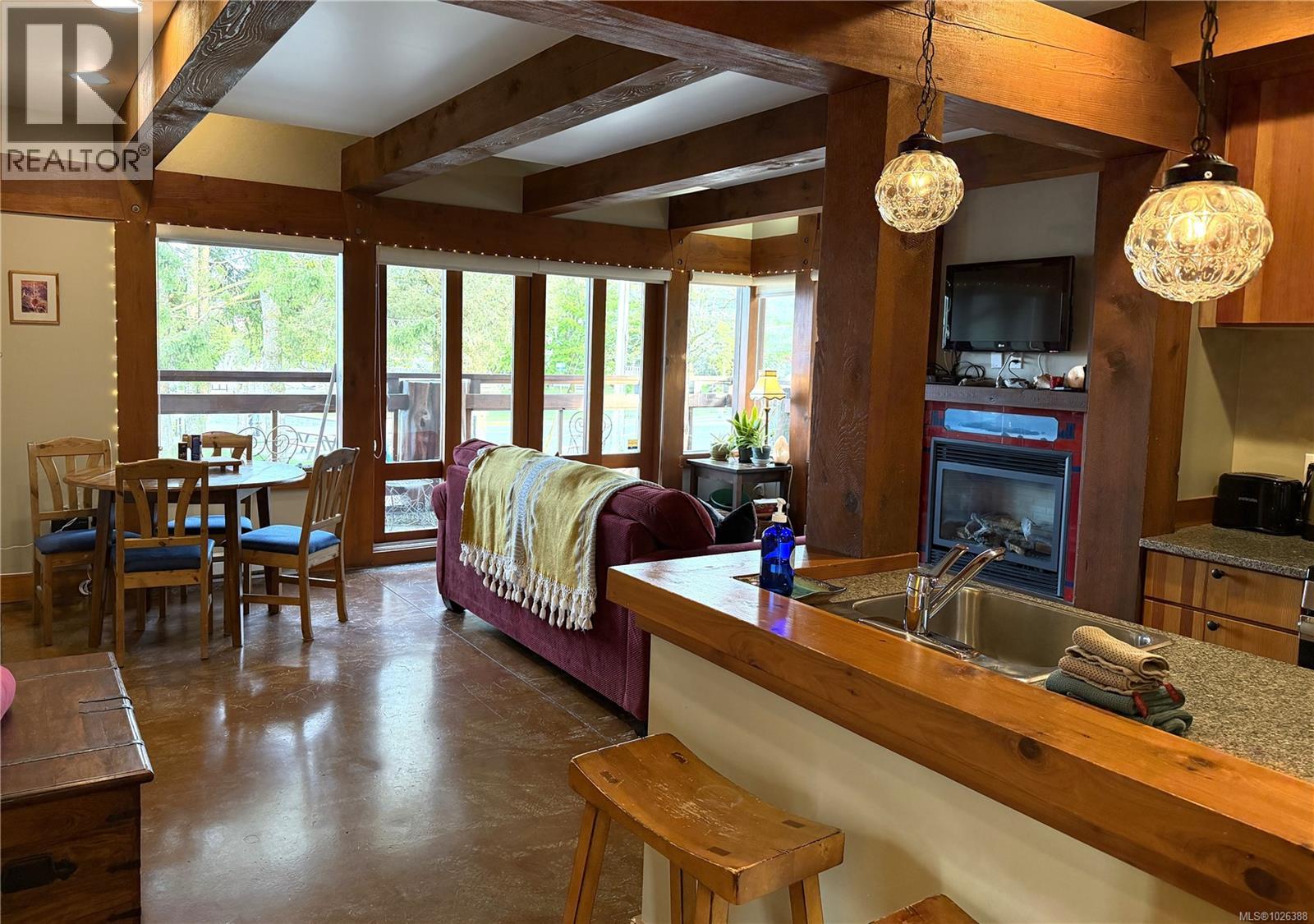 206 1645 Cedar Rd, Ucluelet, British Columbia  V0R 3A0 - Photo 2 - 1026388