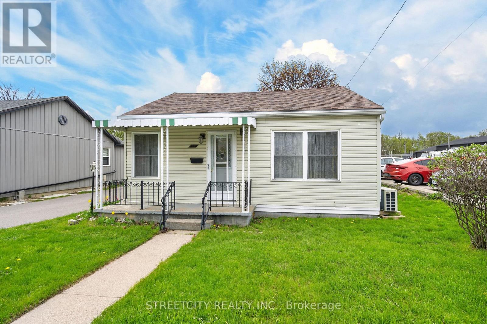 384 BROCK STREET N, Brantford, Ontario