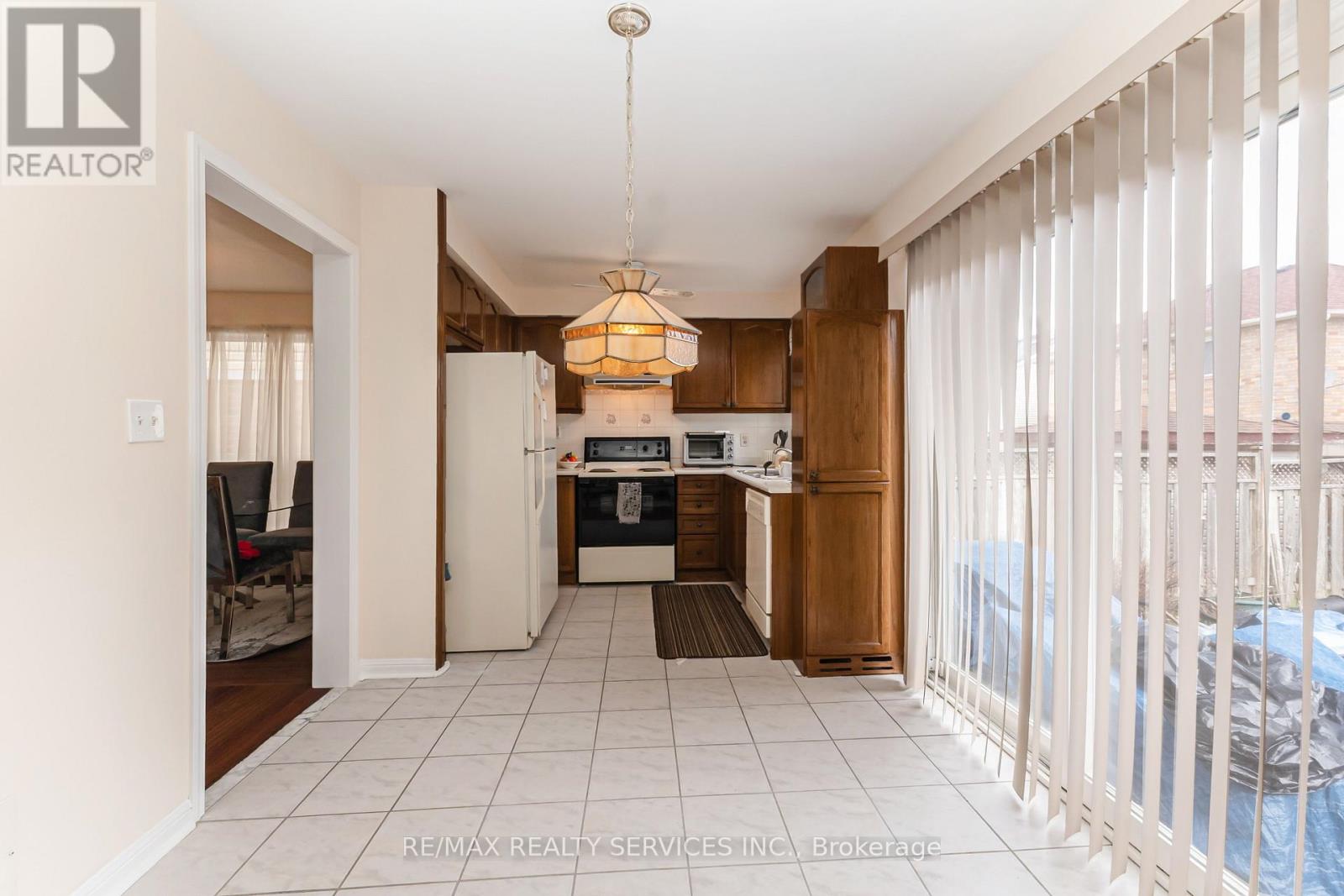 3 Springhurst Avenue, Brampton (Fletcher's Meadow), Ontario  L7A 1P6 - Photo 17 - W13105012