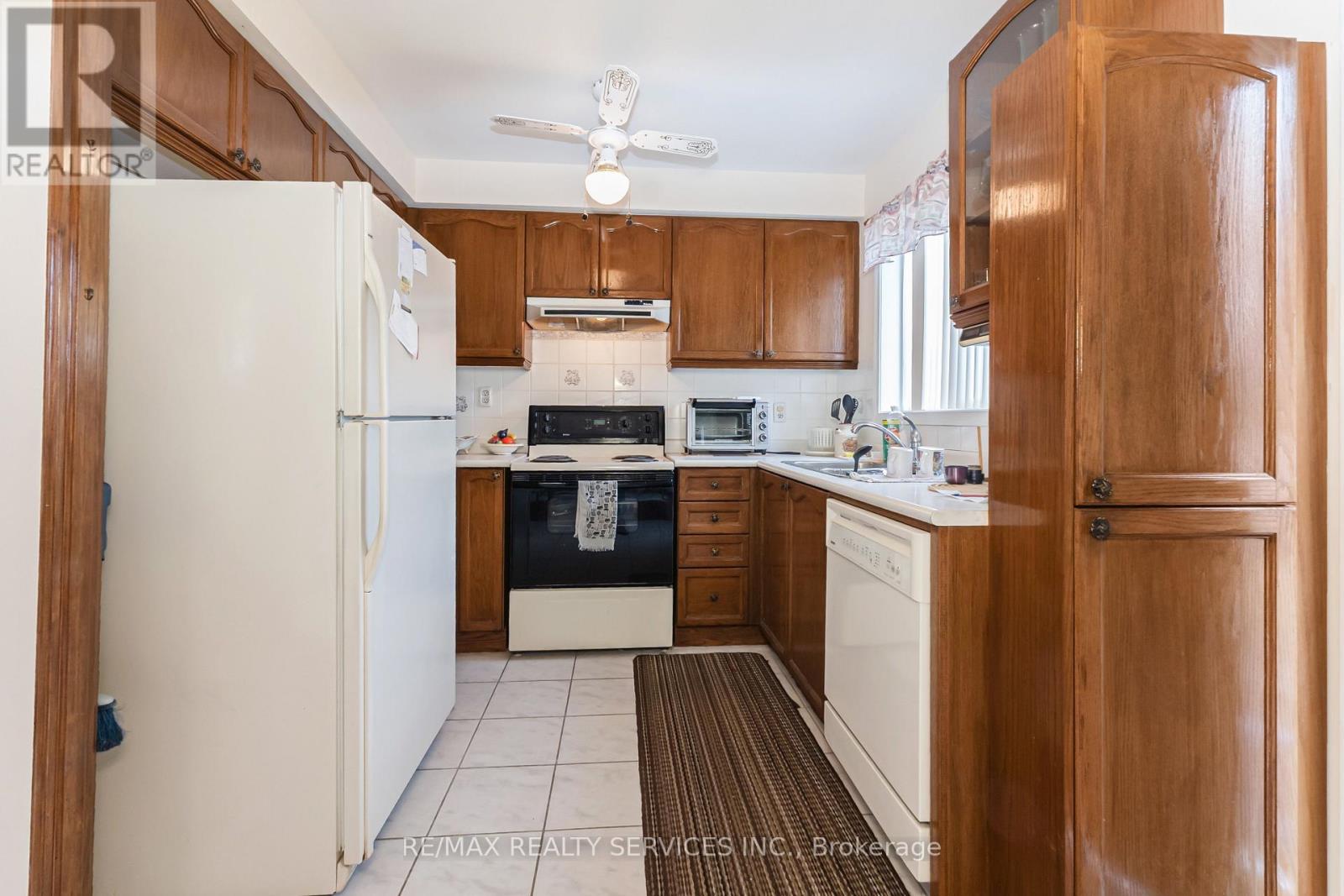 3 Springhurst Avenue, Brampton (Fletcher's Meadow), Ontario  L7A 1P6 - Photo 18 - W13105012