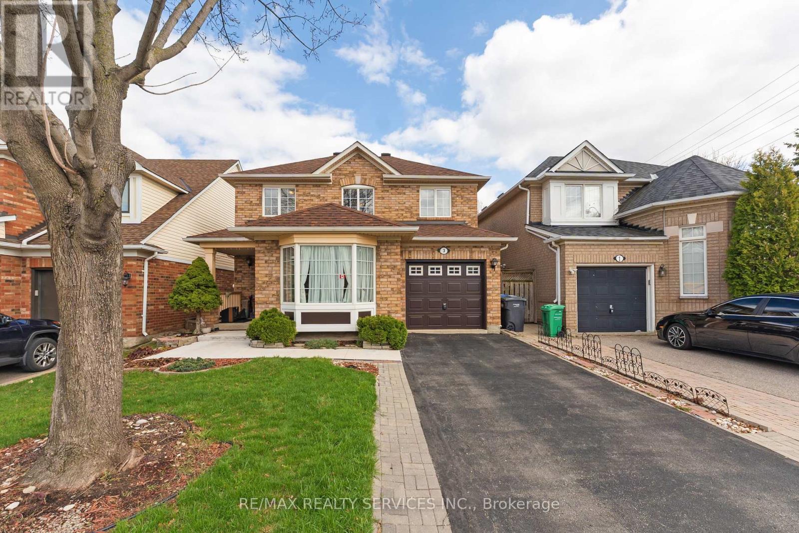 3 Springhurst Avenue, Brampton (Fletcher's Meadow), Ontario  L7A 1P6 - Photo 5 - W13105012