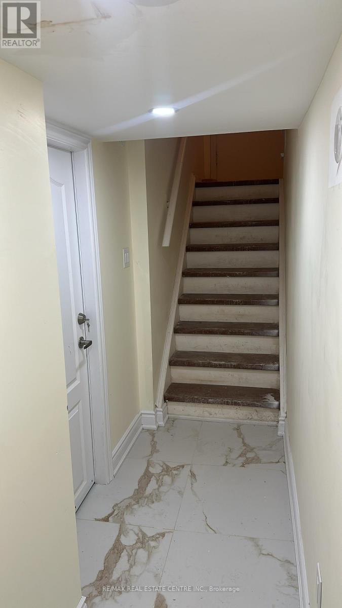 Basement - 31 Haslemere Avenue, Brampton, Ontario  L6W 2X3 - Photo 9 - W13105024