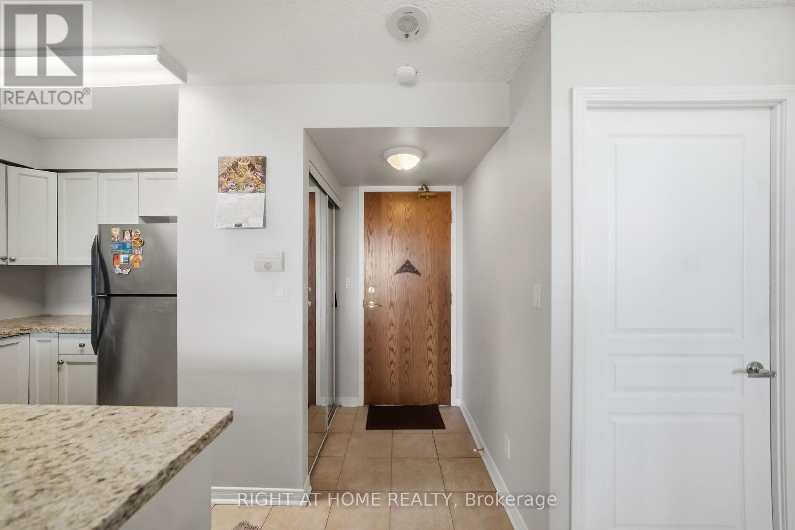 607 - 4879 Kimbermount Avenue, Mississauga, Ontario  L5B 0H8 - Photo 3 - W13093764