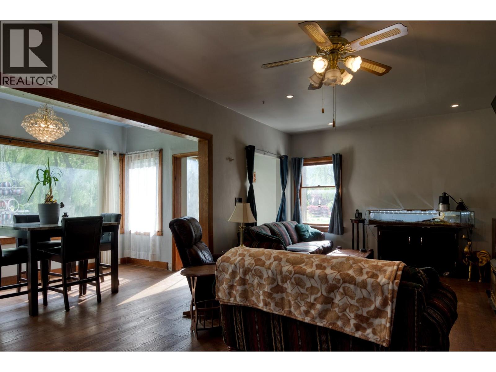 3038 10th Avenue, Keremeos, British Columbia  V0X 1N3 - Photo 2 - 10386145