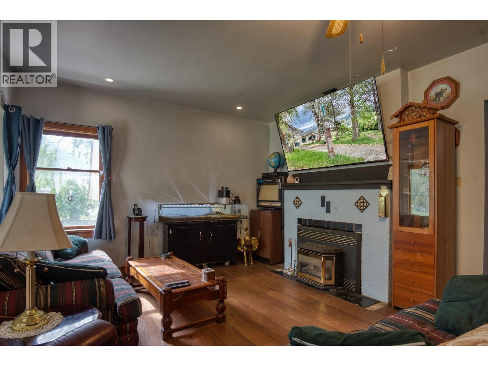 3038 10th Avenue, Keremeos, British Columbia  V0X 1N3 - Photo 4 - 10386145