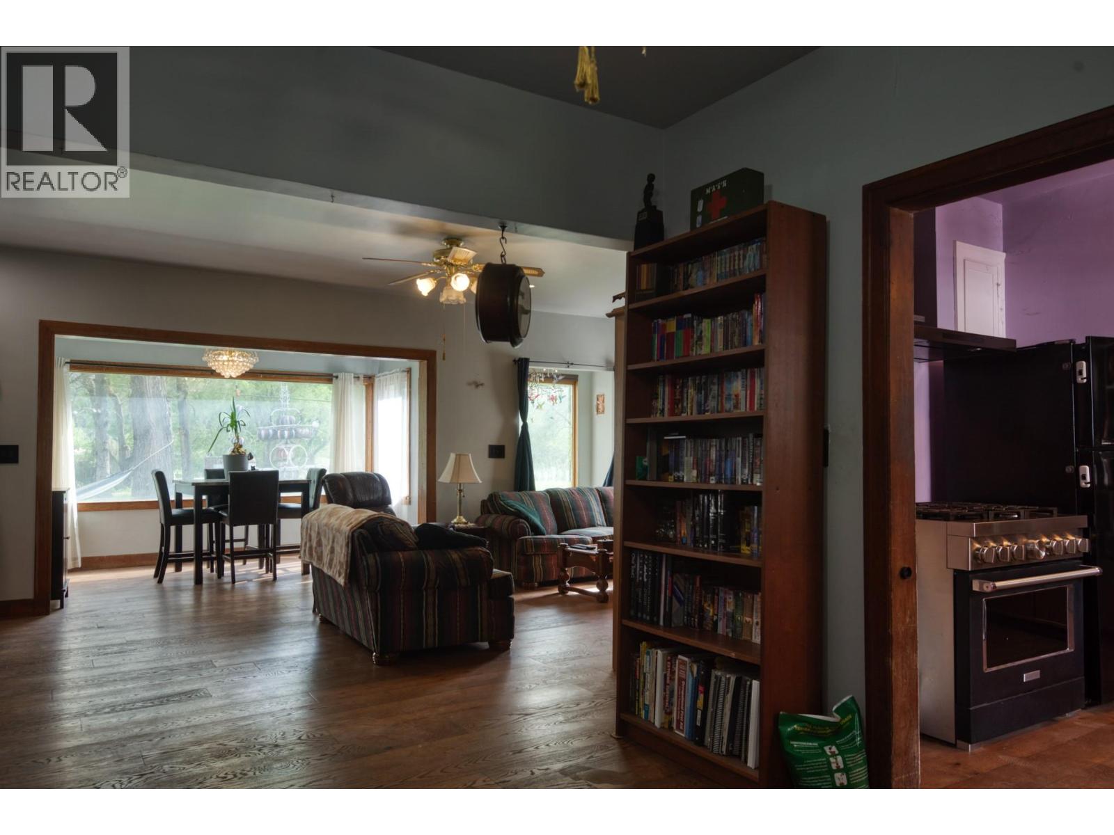 3038 10th Avenue, Keremeos, British Columbia  V0X 1N3 - Photo 9 - 10386145