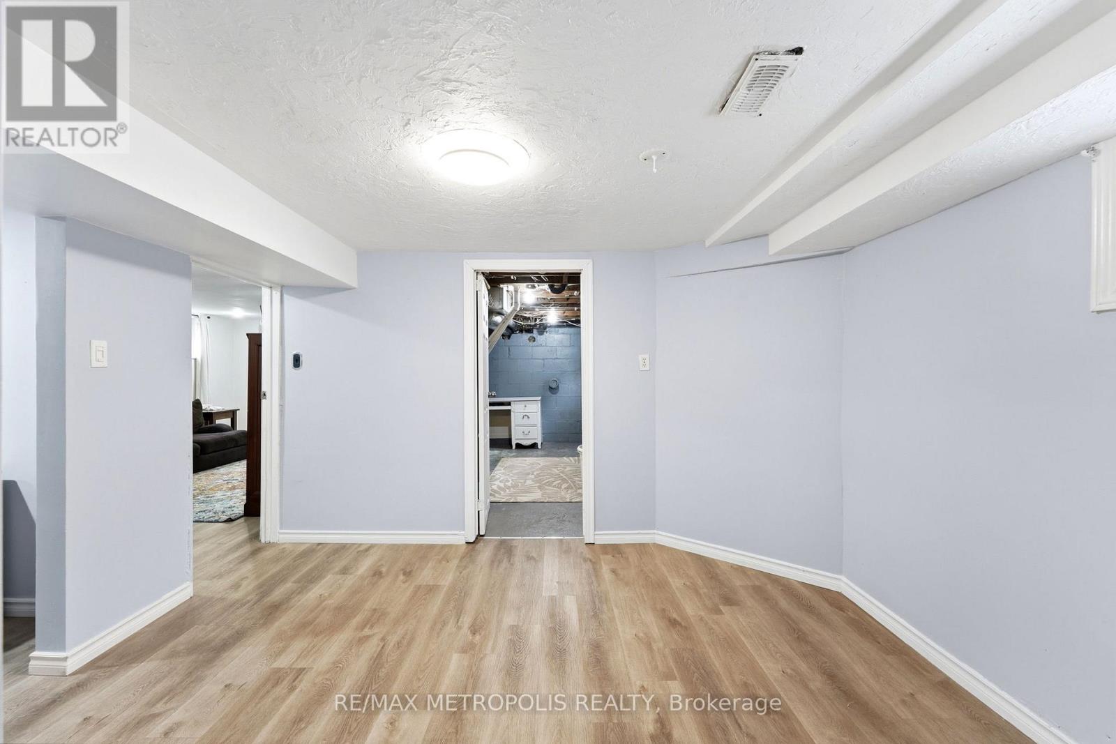 Main & Bsmt - 56 Charing Cross Street, Brantford, Ontario  N3R 2H3 - Photo 19 - X13105032