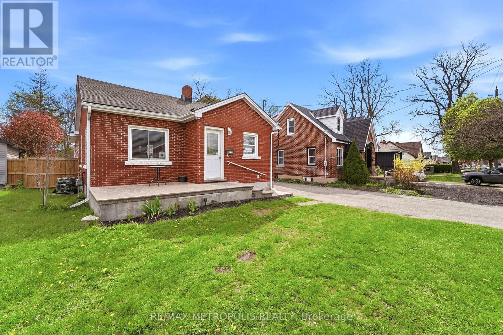 Main & Bsmt - 56 Charing Cross Street, Brantford, Ontario  N3R 2H3 - Photo 3 - X13105032