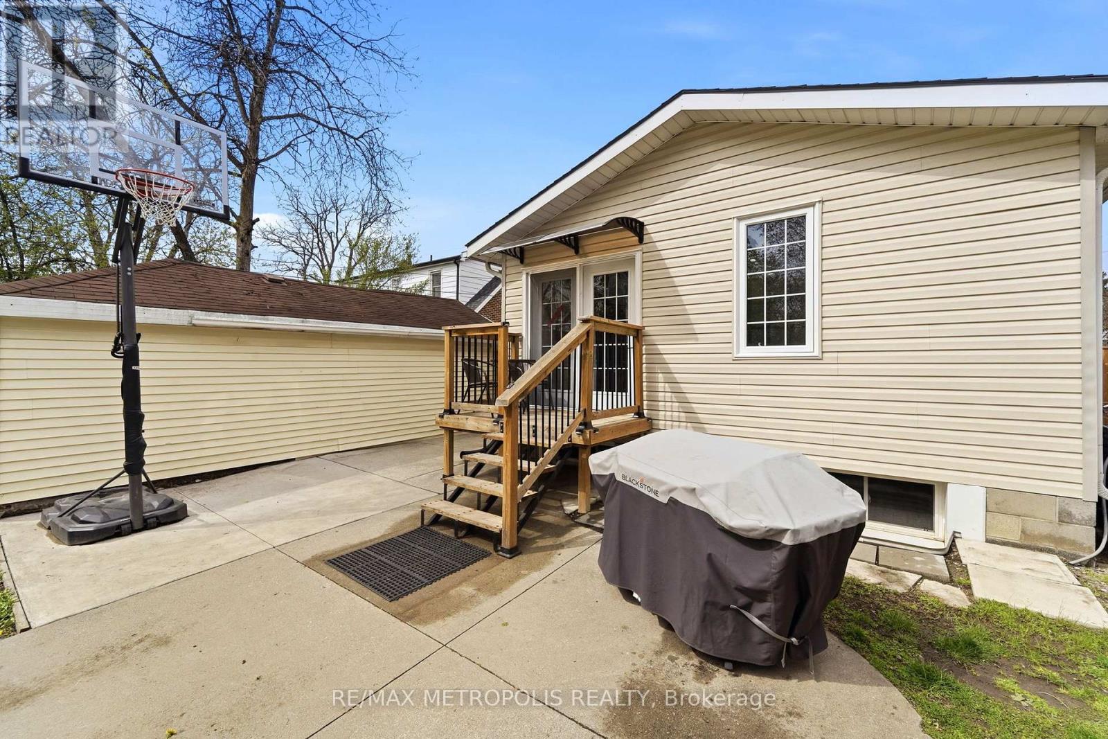 Main & Bsmt - 56 Charing Cross Street, Brantford, Ontario  N3R 2H3 - Photo 36 - X13105032
