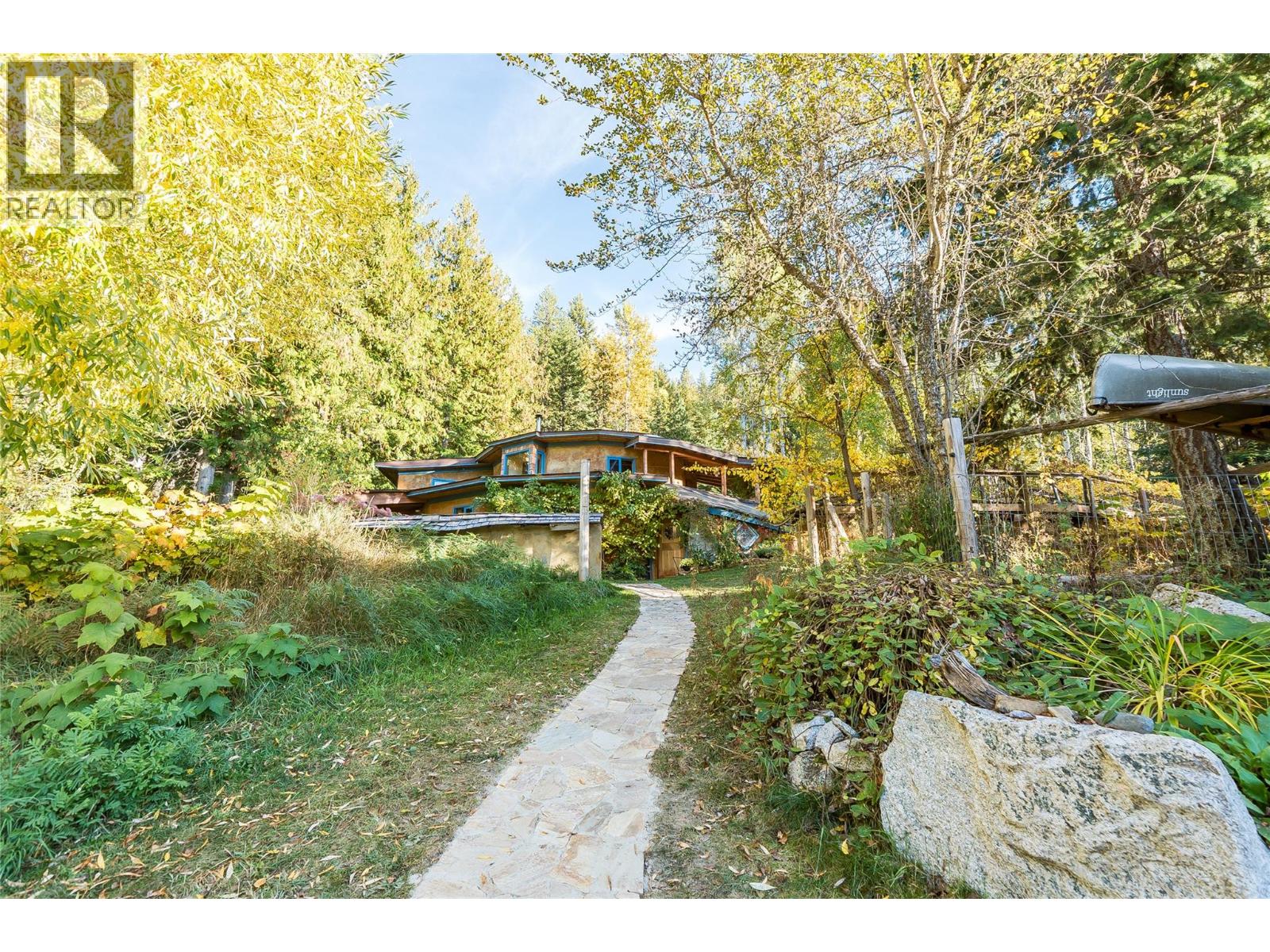 2129 Svoboda Road, Nelson, British Columbia  V1L 3V3 - Photo 6 - 10386644