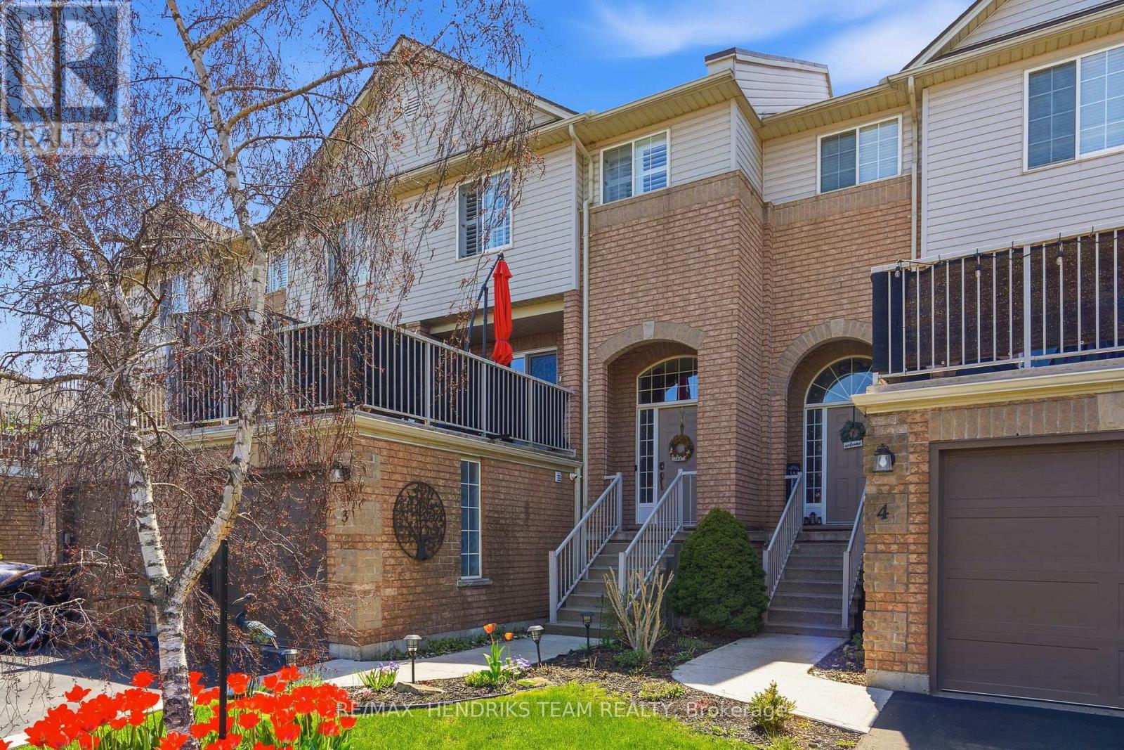 3 - 176 LIVINGSTON AVENUE, Grimsby, Ontario