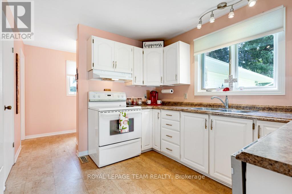 17 Maric Trail, North Grenville, Ontario  K0G 1J0 - Photo 10 - X13028186