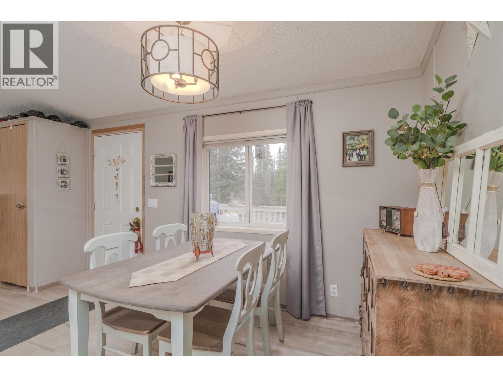 6324 Wolfe Road, 100 Mile House, British Columbia  V0K 2E3 - Photo 11 - R3096184