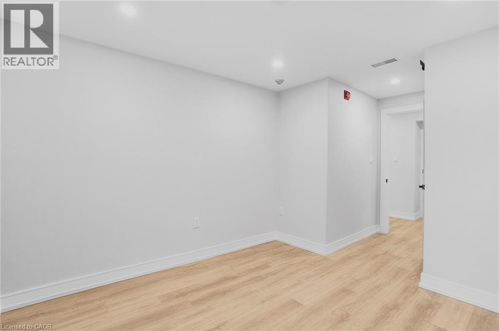 579 Clare Avenue Unit# 111, Welland, Ontario  L3C 3B7 - Photo 6 - 40828727