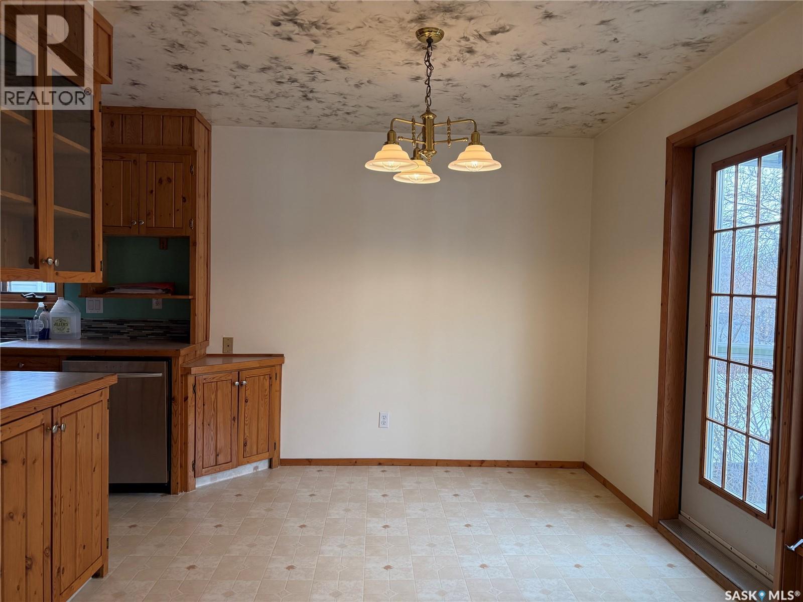 801 2nd Avenue W, Meadow Lake, Saskatchewan  S9X 1A1 - Photo 3 - SK028081