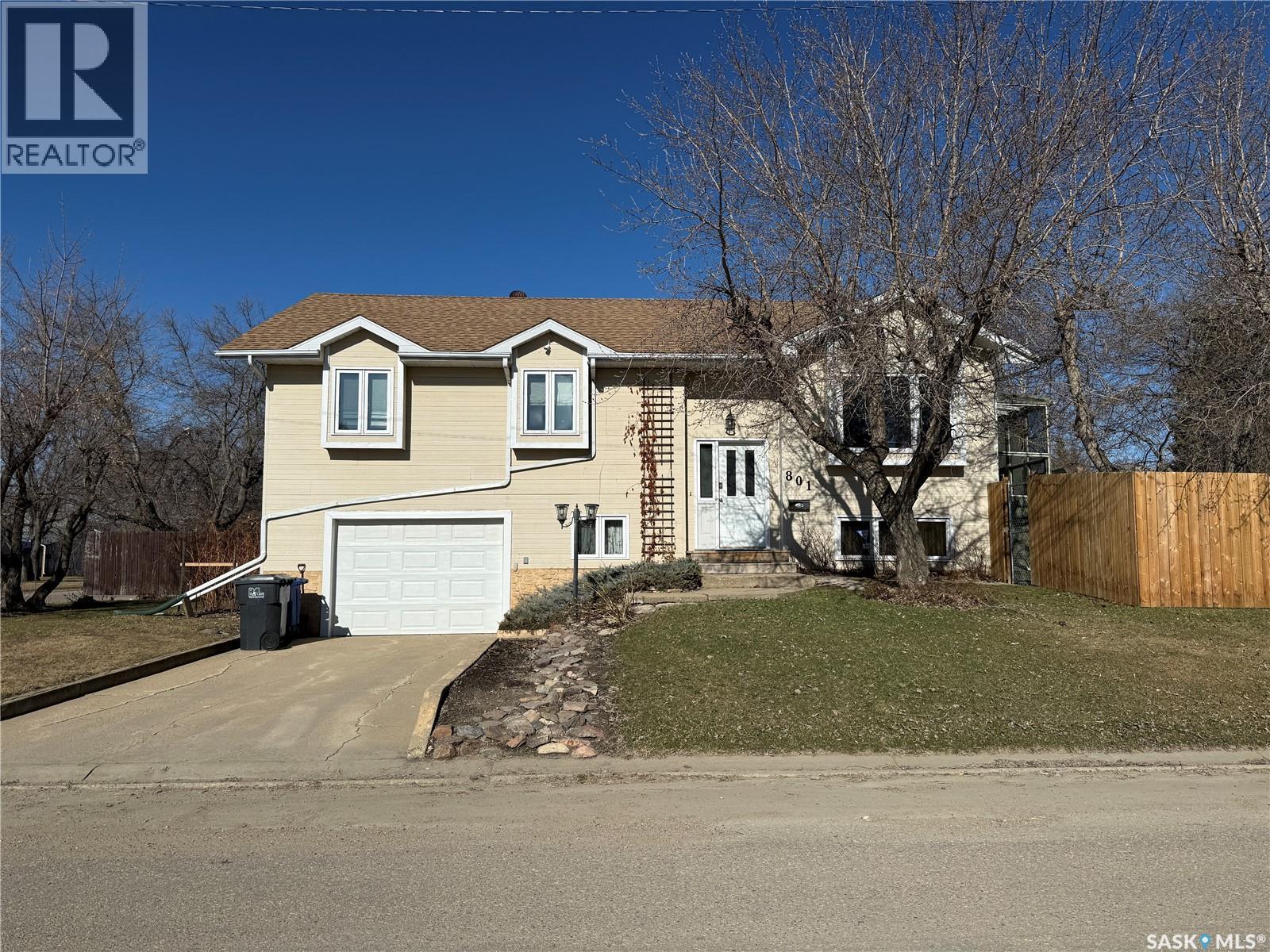 801 2nd Avenue W, Meadow Lake, Saskatchewan  S9X 1A1 - Photo 1 - SK028081