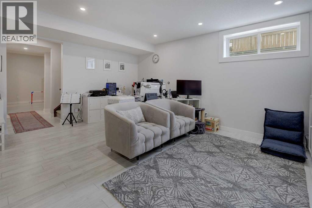 546 Sherwood Boulevard Nw, Calgary, Alberta  T3R 0R7 - Photo 31 - A2295395
