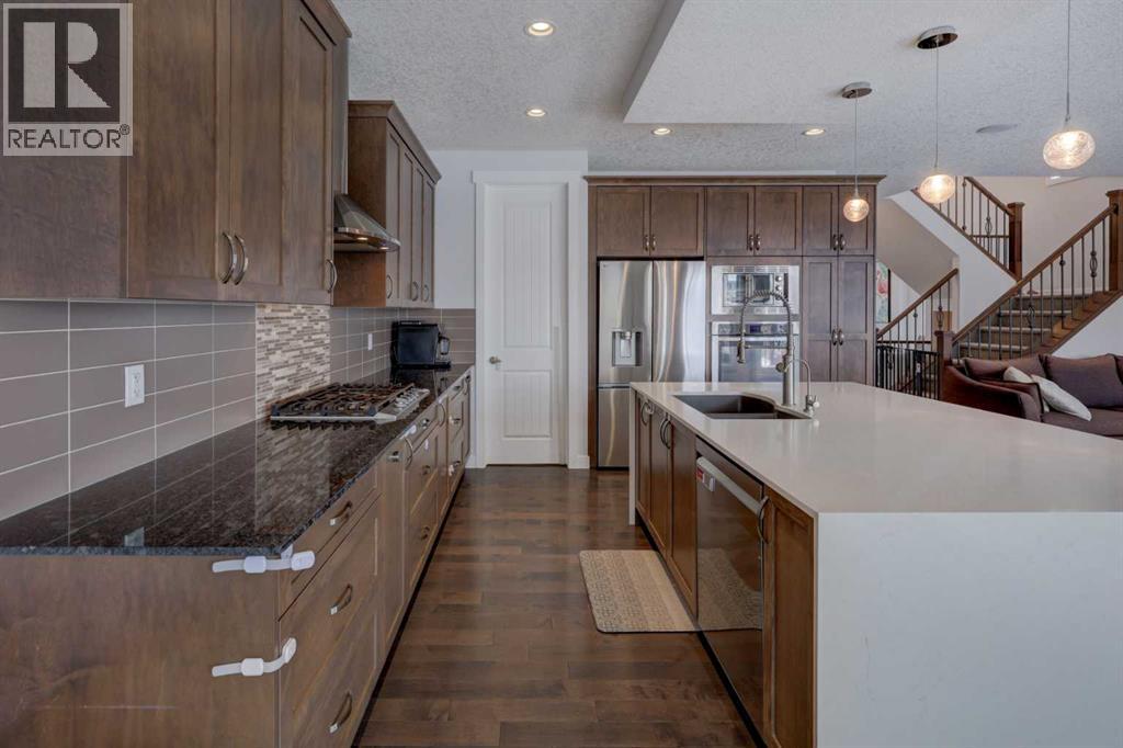 546 Sherwood Boulevard Nw, Calgary, Alberta  T3R 0R7 - Photo 6 - A2295395