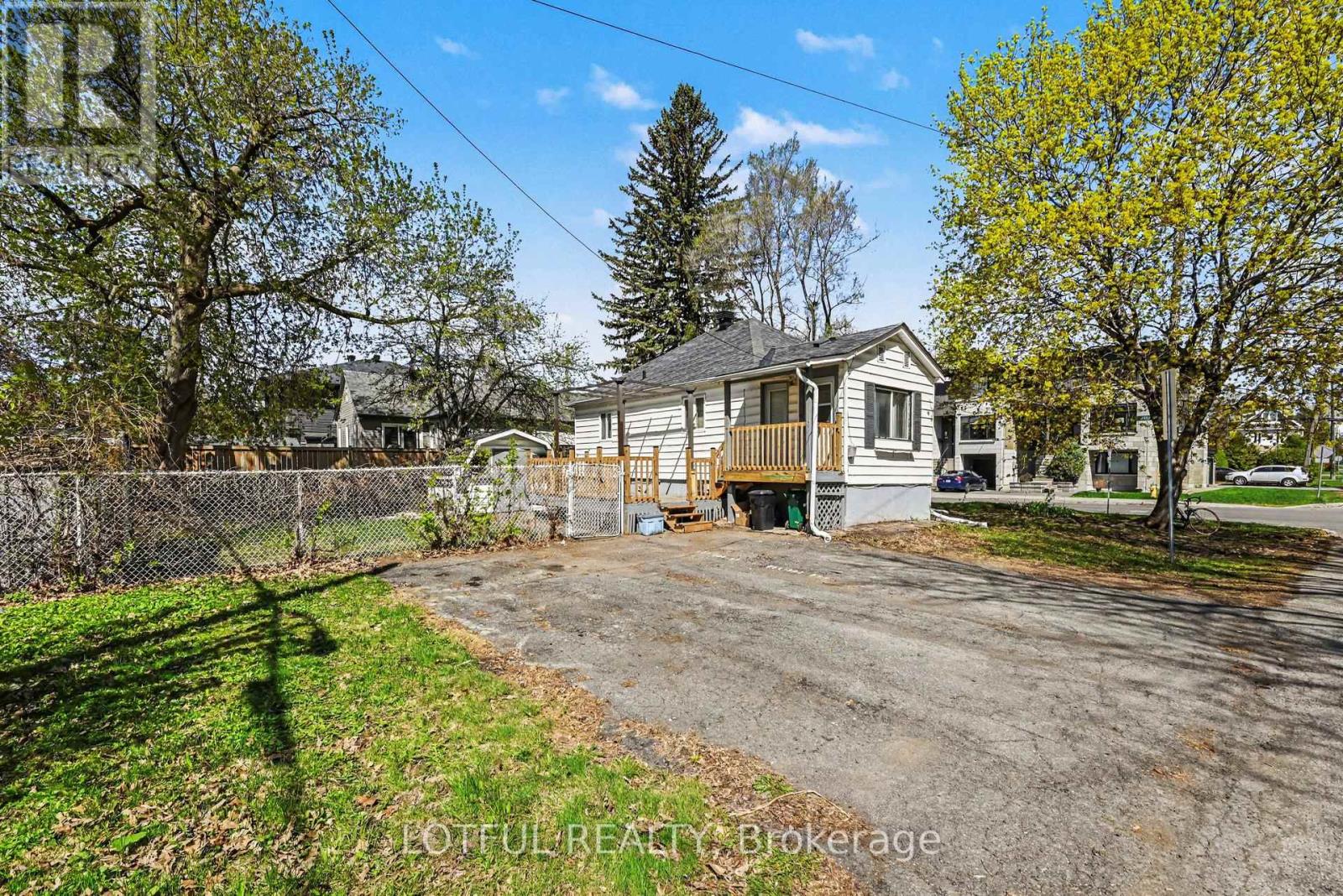 2 - 98 Queen Mary Street, Ottawa, Ontario  K1K 1X7 - Photo 3 - X13105286