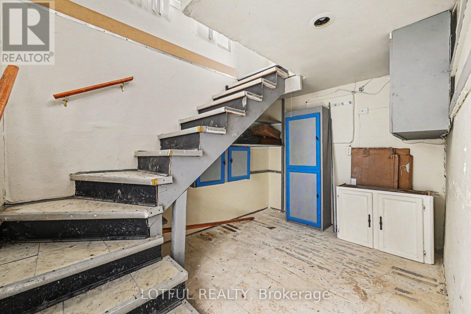 2 - 98 Queen Mary Street, Ottawa, Ontario  K1K 1X7 - Photo 4 - X13105286