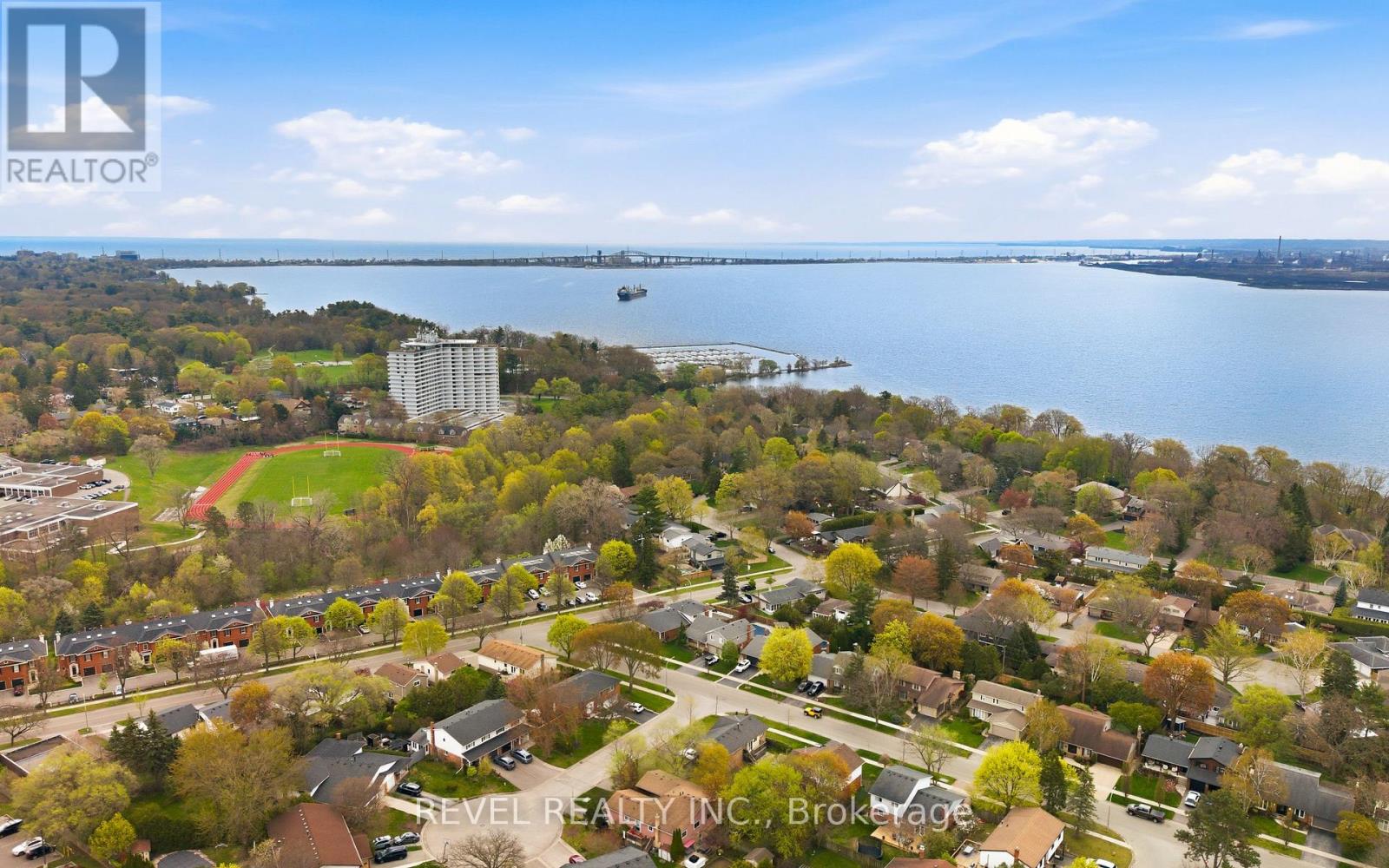 134 Fairwood Place W, Burlington, Ontario  L7T 4B6 - Photo 45 - W13070240
