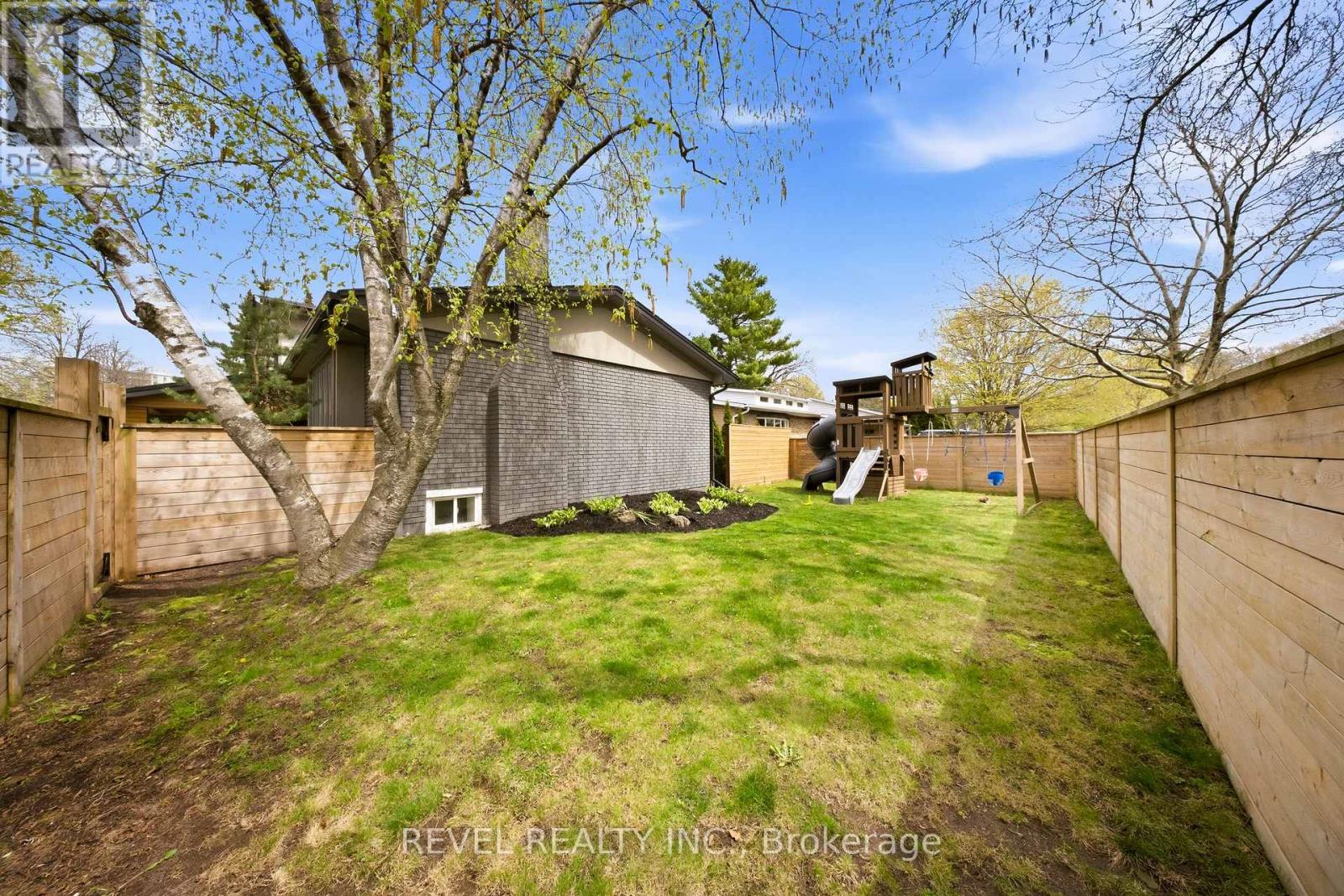 134 Fairwood Place W, Burlington, Ontario  L7T 4B6 - Photo 43 - W13070240