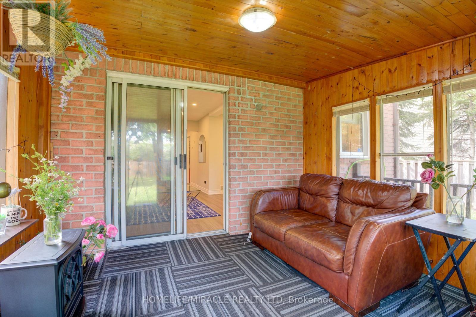 22 Kesteven Crescent, Brampton, Ontario  L6W 4E1 - Photo 4 - W13095276
