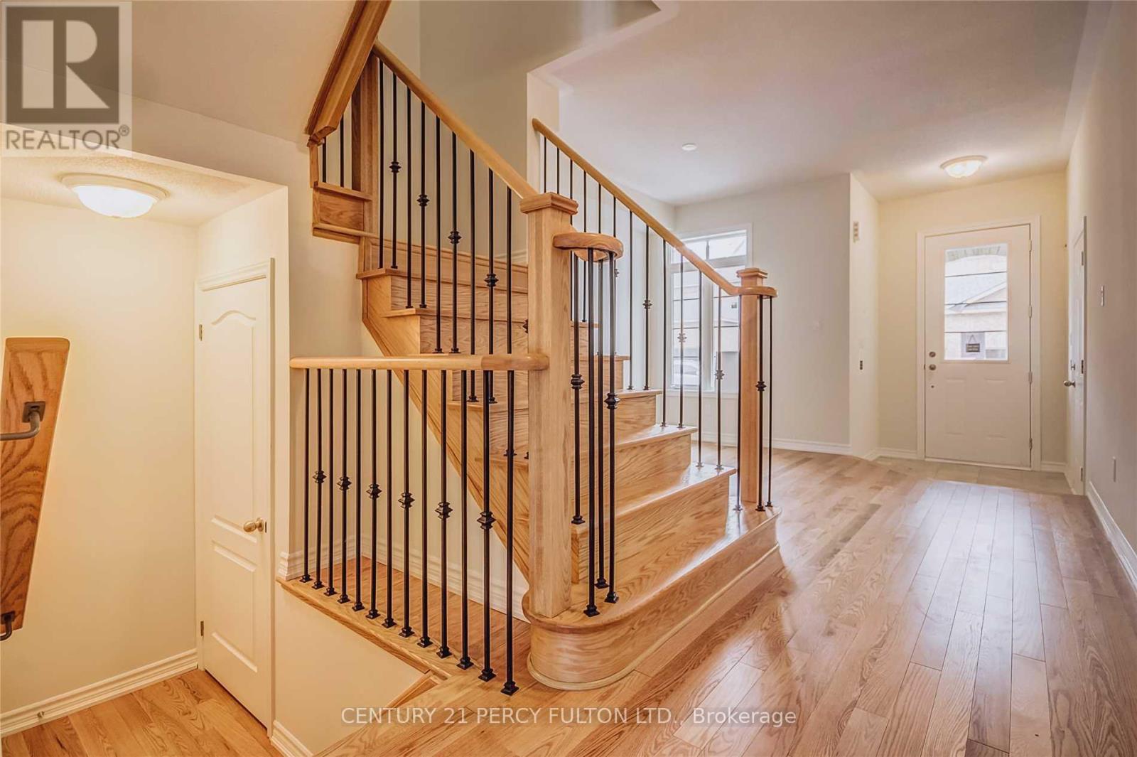 108 Workmen's Circle, Ajax, Ontario  L1T 0N9 - Photo 3 - E13105098
