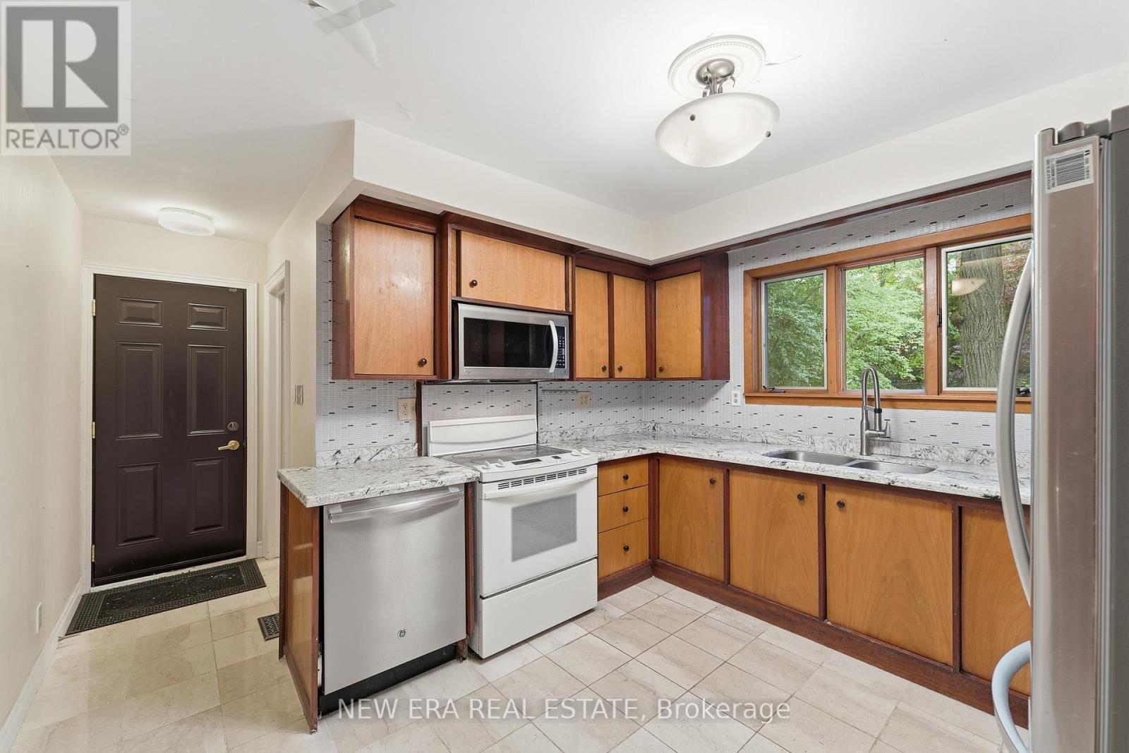 508 Cliffview Road, Pickering, Ontario  L1W 2N9 - Photo 18 - E13105200