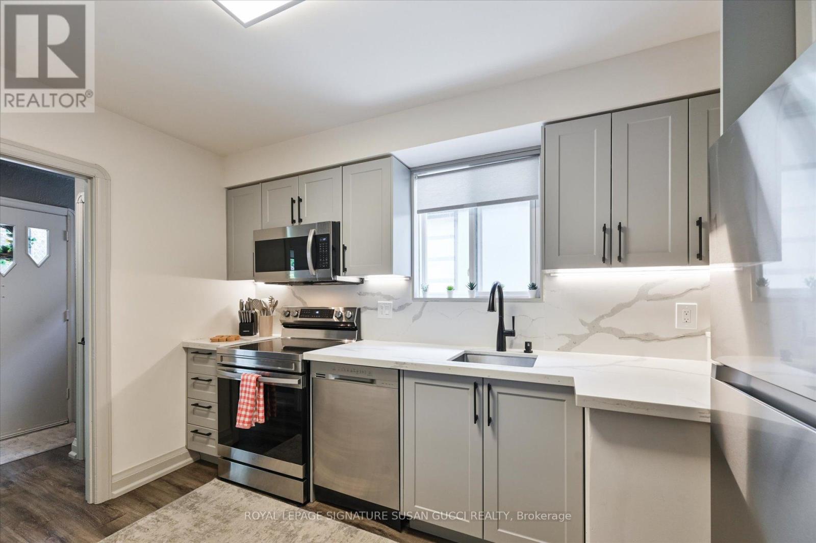 34 Ferris Road, Toronto, Ontario  M4B 1G3 - Photo 11 - E13105258