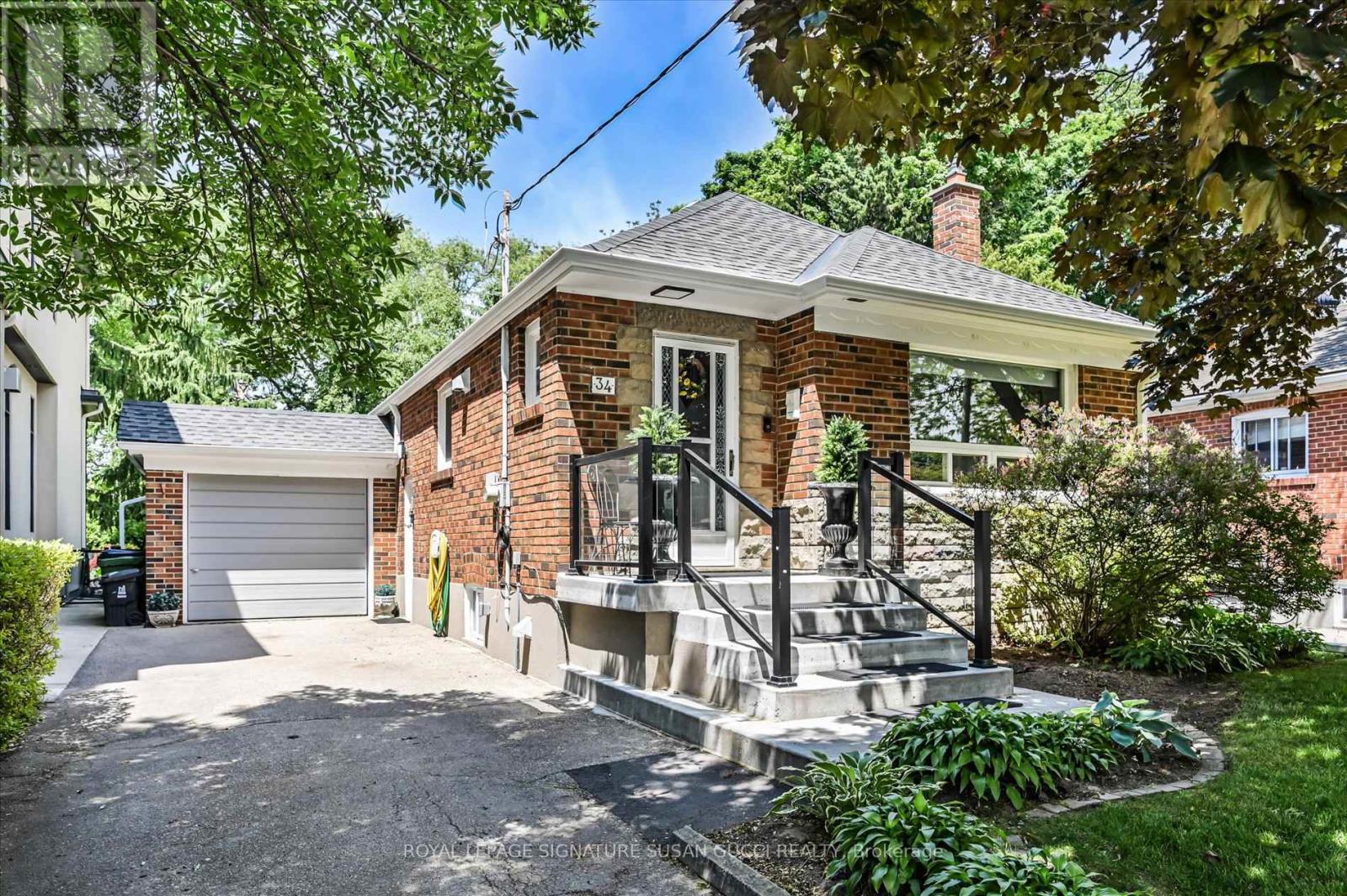 34 Ferris Road, Toronto, Ontario  M4B 1G3 - Photo 2 - E13105258