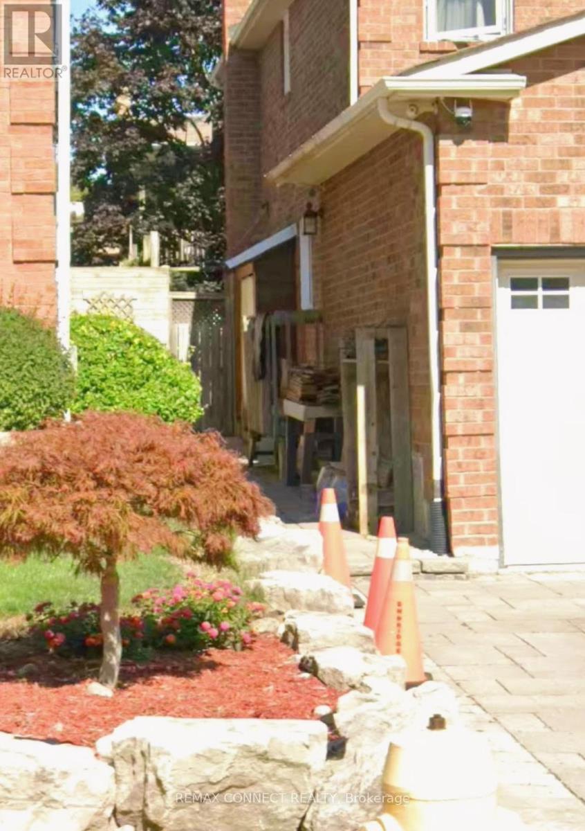 532 B Lightfoot Place, Pickering, Ontario  L1V 5Z7 - Photo 2 - E13105302