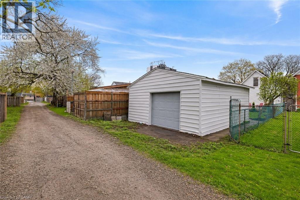 24 East 24th Street, Hamilton, Ontario  L8V 2X7 - Photo 6 - 40825877