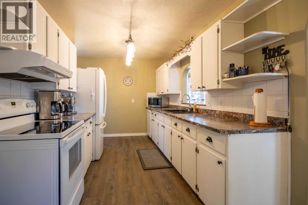 209 2 Street NE, Sundre, Alberta  T0M 1X0 - Photo 18 - A2305673