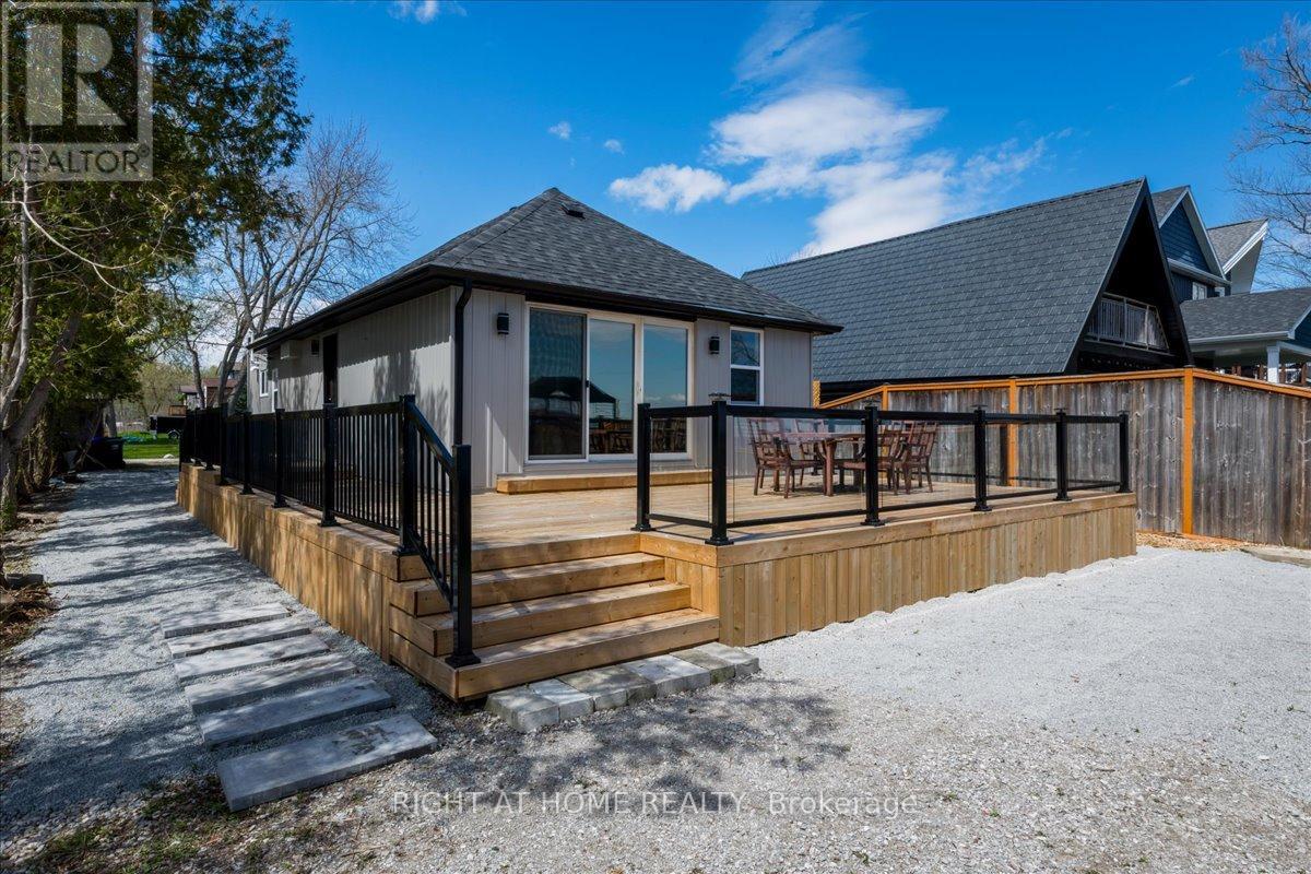 241 Rockaway Beach Place, Innisfil, Ontario  L0L 1K0 - Photo 3 - N13105148