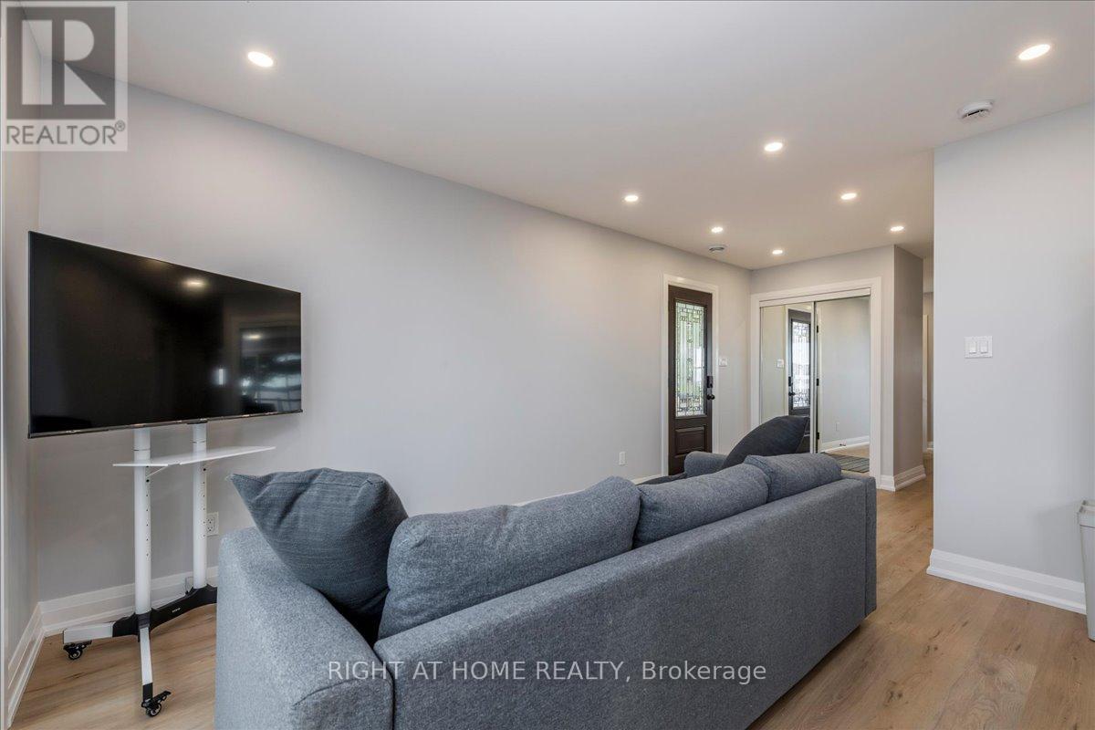 241 Rockaway Beach Place, Innisfil, Ontario  L0L 1K0 - Photo 5 - N13105148